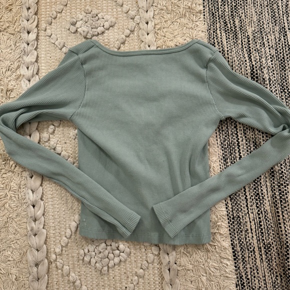 Brandy Melville button up long sleeve - Picture 2 of 2